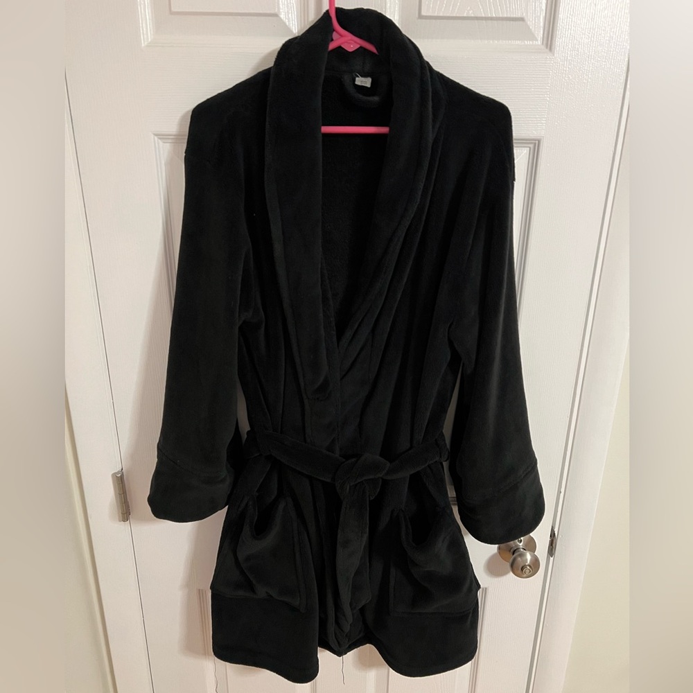 Victoria’s Secret Black Plush Robe - Picture 2 of 3